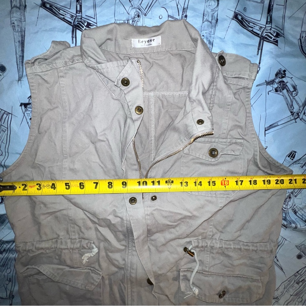 Beyove Women's Utility Vest - Picture 10 of 11